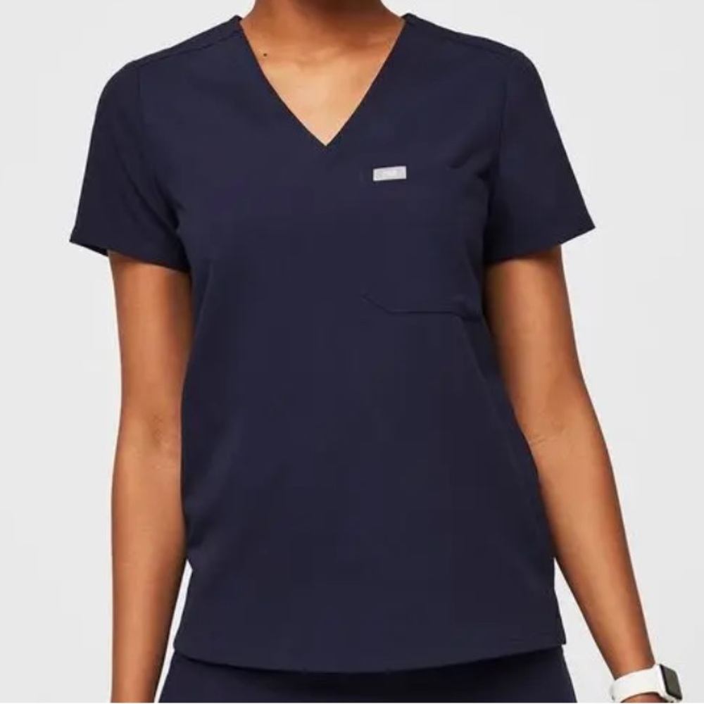 Women’s Figs one pocket scrub top